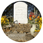 okeis-headstone-w-flowers